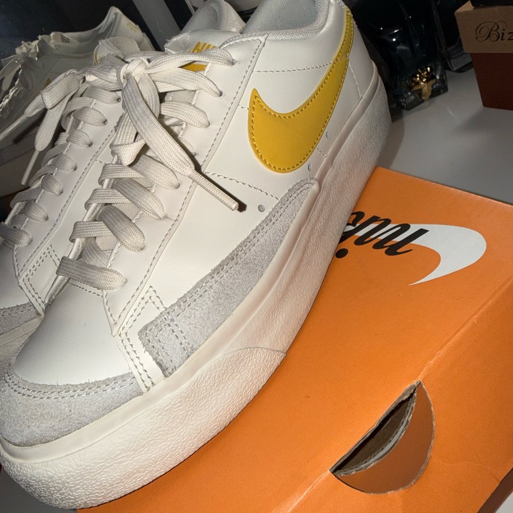 Nike Women's Blazers Low Top